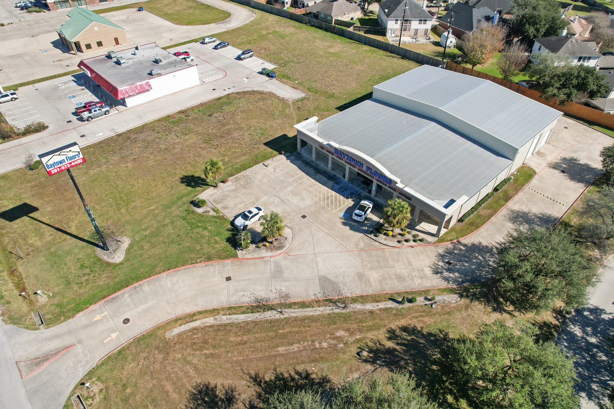 7910 N Hwy 146, Baytown, TX à louer Photo de l’immeuble– Image 1 sur 21