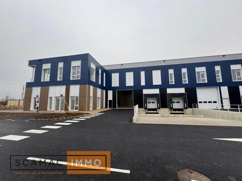 Local d’activités dans Moissy-Cramayel à louer - Photo de l’immeuble – Image 2 sur 10