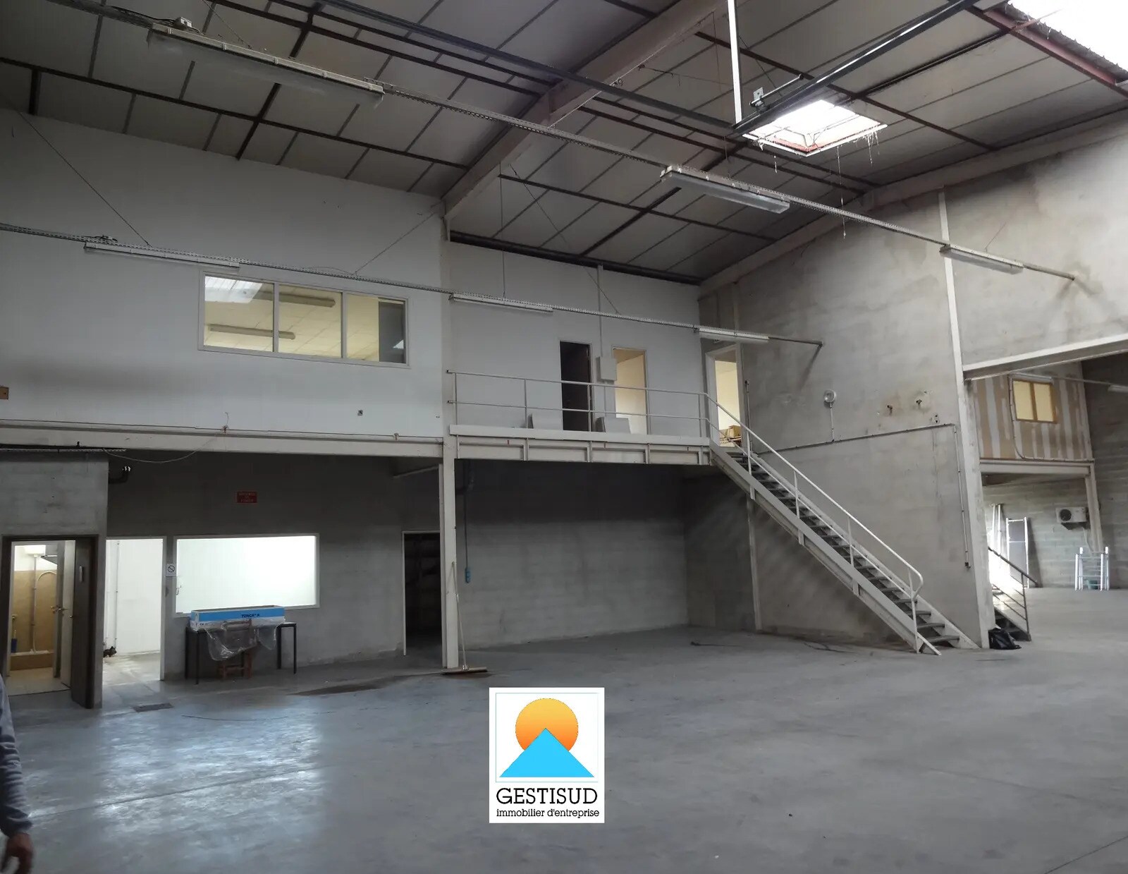 Local d’activités dans La Penne-sur-Huveaune à louer Photo de l’immeuble– Image 1 sur 5