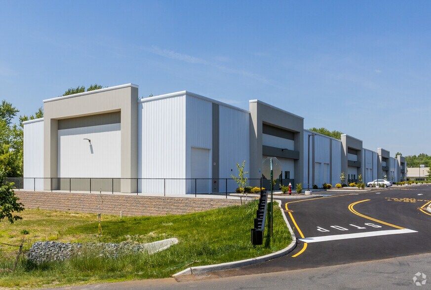 1 Industrial Ct, Freehold, NJ à louer - Photo de l’immeuble – Image 1 sur 5