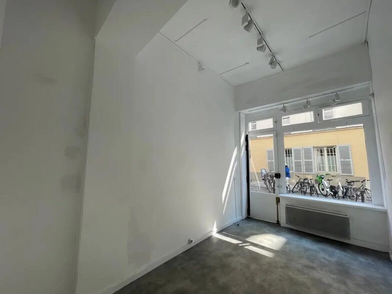 Local commercial dans Paris à vendre - Photo de l’immeuble – Image 3 sur 5