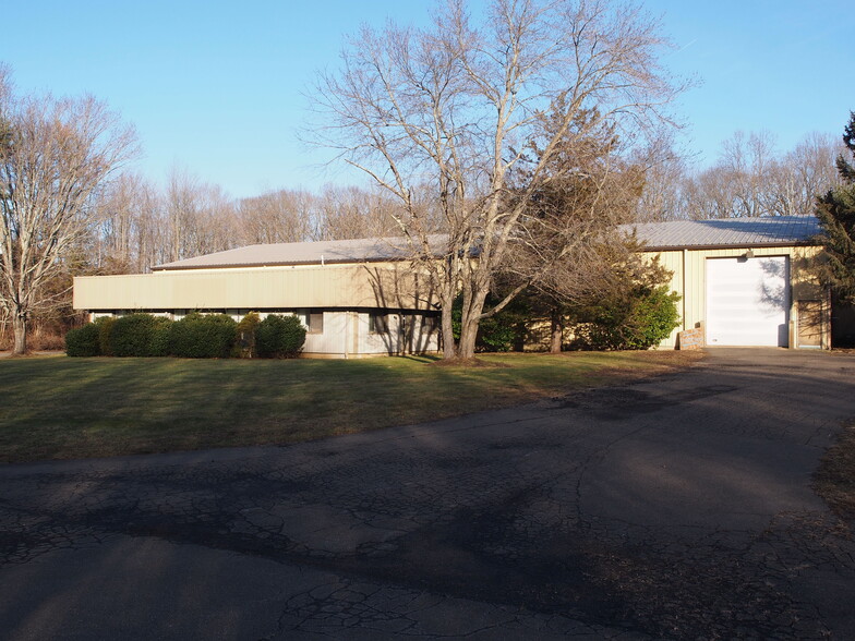 101 Fowler Rd, North Branford, CT à louer - Photo de l’immeuble – Image 1 sur 4