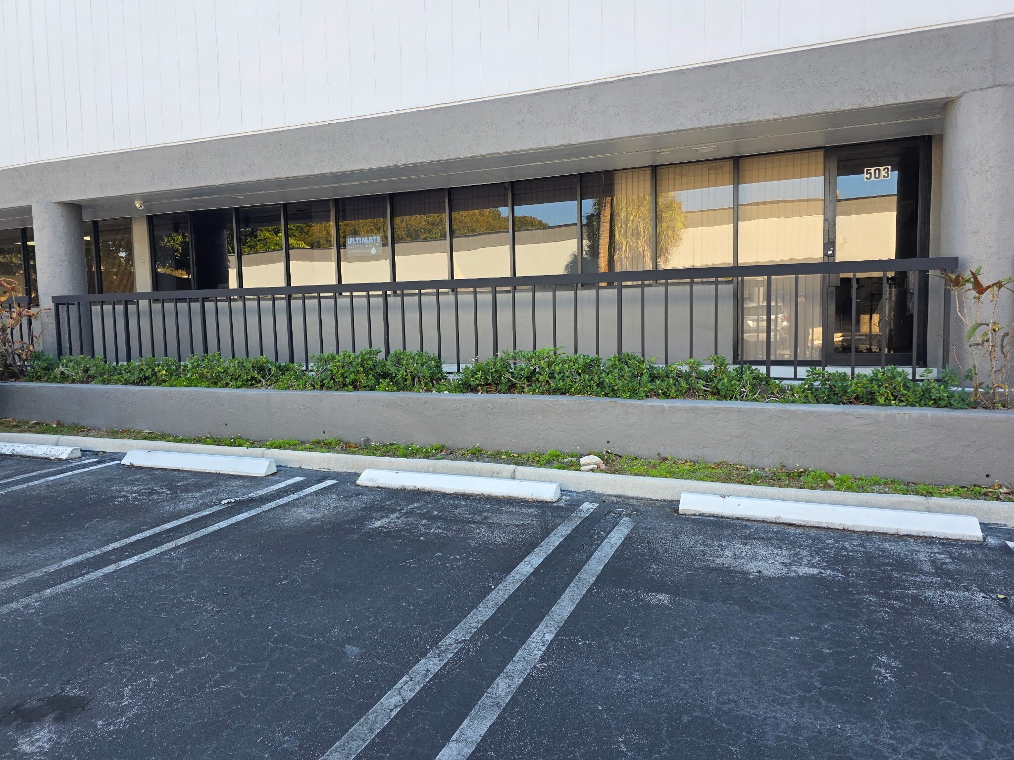 2570-2580 N Powerline Rd, Pompano Beach, FL à louer Photo de l’immeuble– Image 1 sur 8