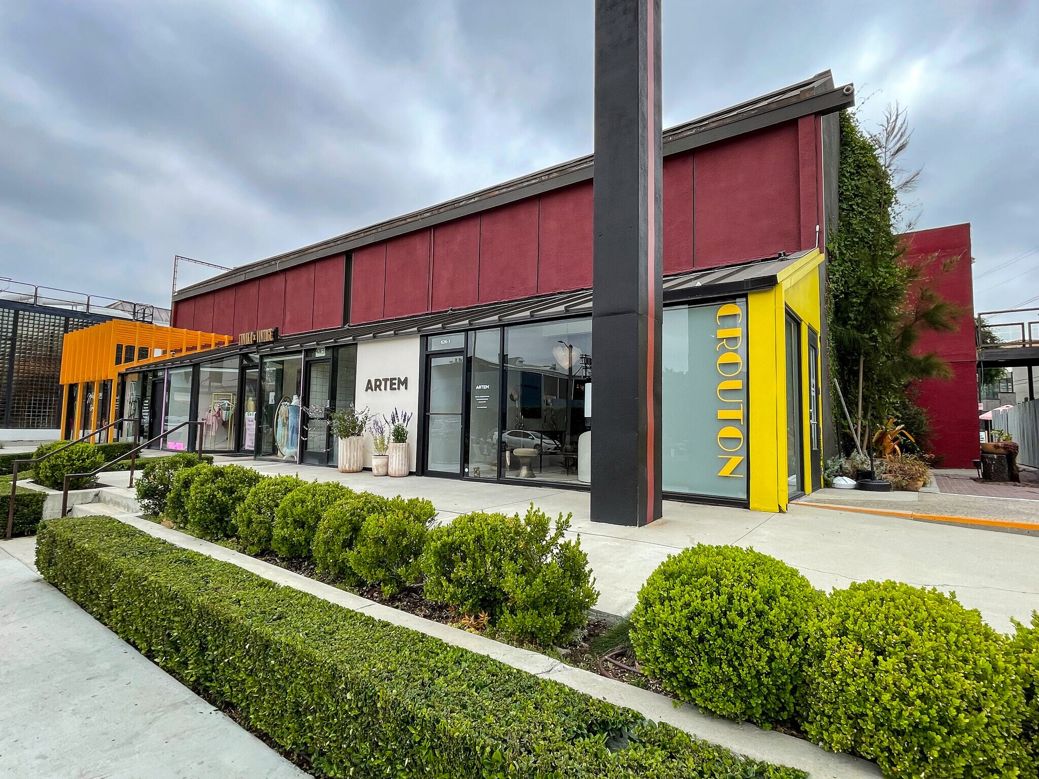 616-630 N La Cienega Blvd, West Hollywood, CA à louer Photo de l’immeuble– Image 1 sur 9