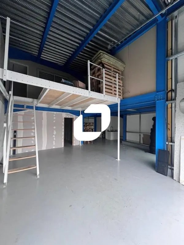 Plus de détails pour Local d’activités à vendre