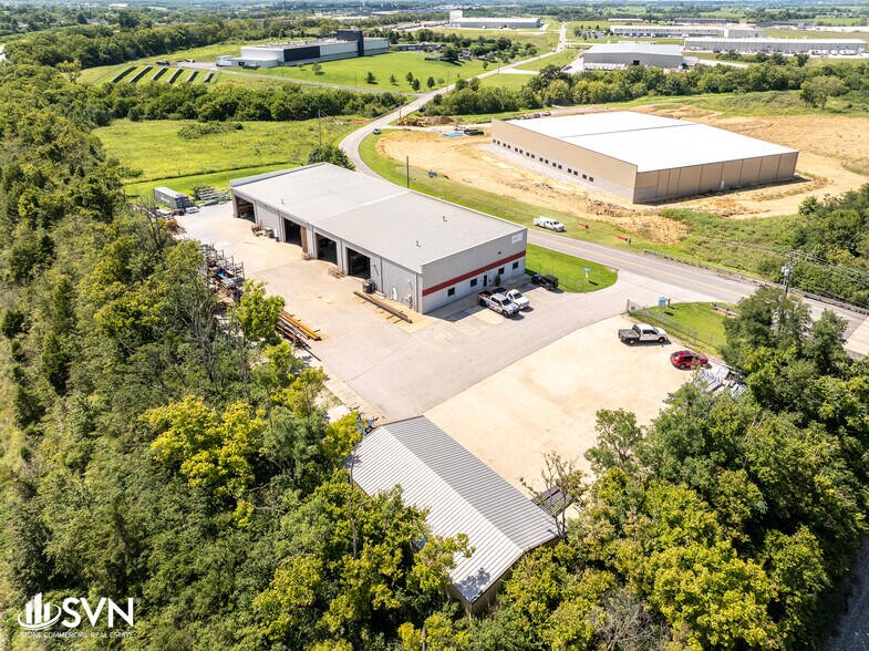 950 Rolling Hills Ln, Winchester, KY à vendre - Photo de l’immeuble – Image 2 sur 18