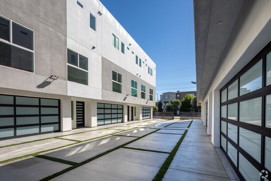 5655 Hazeltine Ave, Van Nuys, CA à vendre - Photo de l’immeuble – Image 3 sur 21