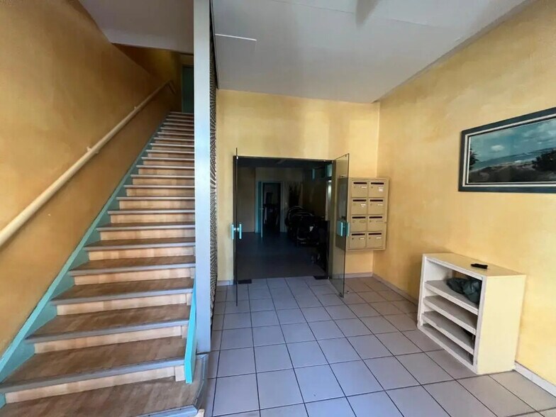 Bureau dans La Madeleine à louer - Photo de l’immeuble – Image 3 sur 8