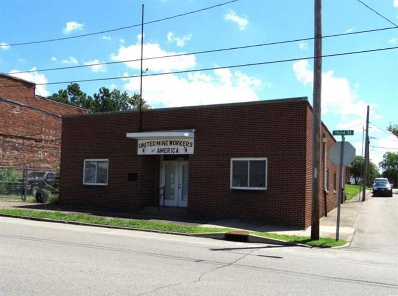 320 S 3rd St, Boonville, IN à vendre - Photo de l’immeuble – Image 1 sur 16