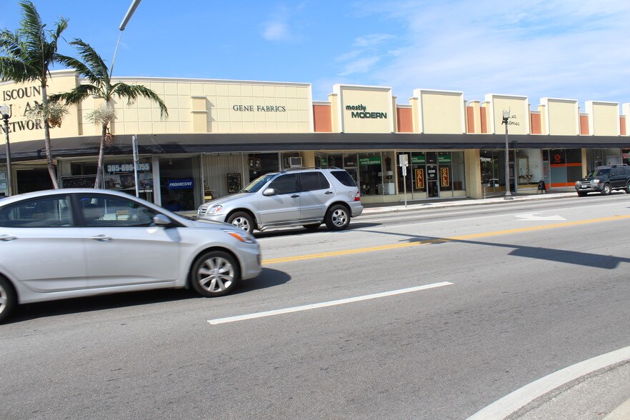801-819 NE 125th St, North Miami, FL à louer - Photo de l’immeuble – Image 2 sur 4