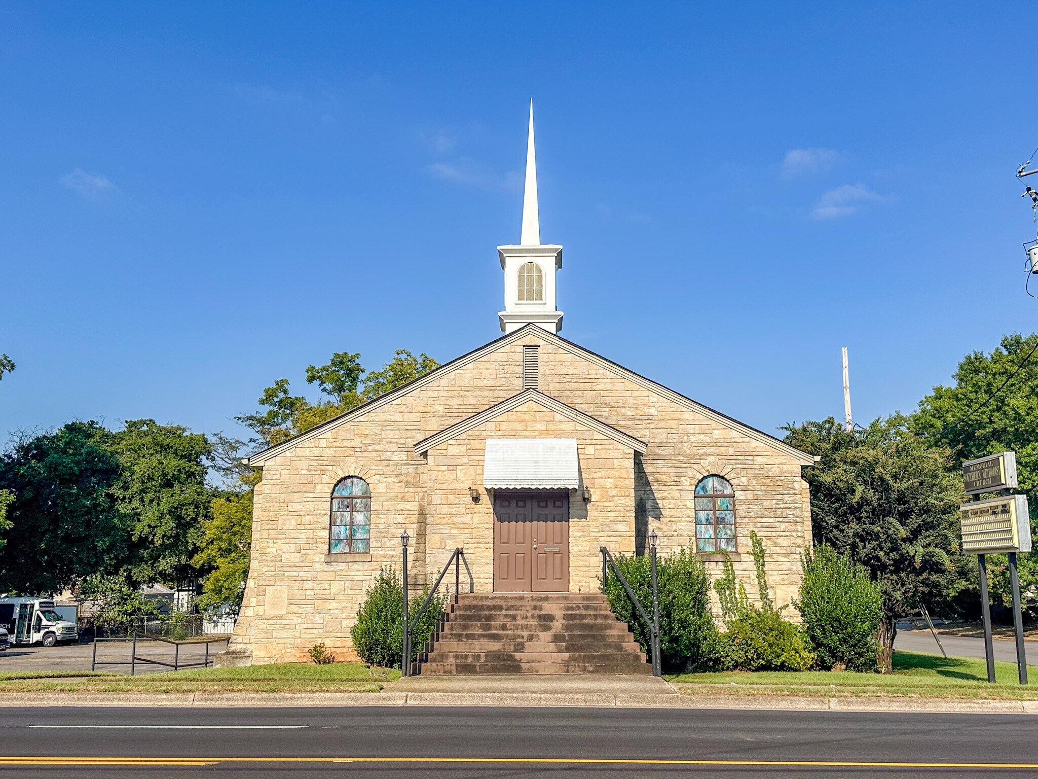 409 Andrew Jackson Way NE, Huntsville, AL à vendre Photo de l’immeuble– Image 1 sur 6