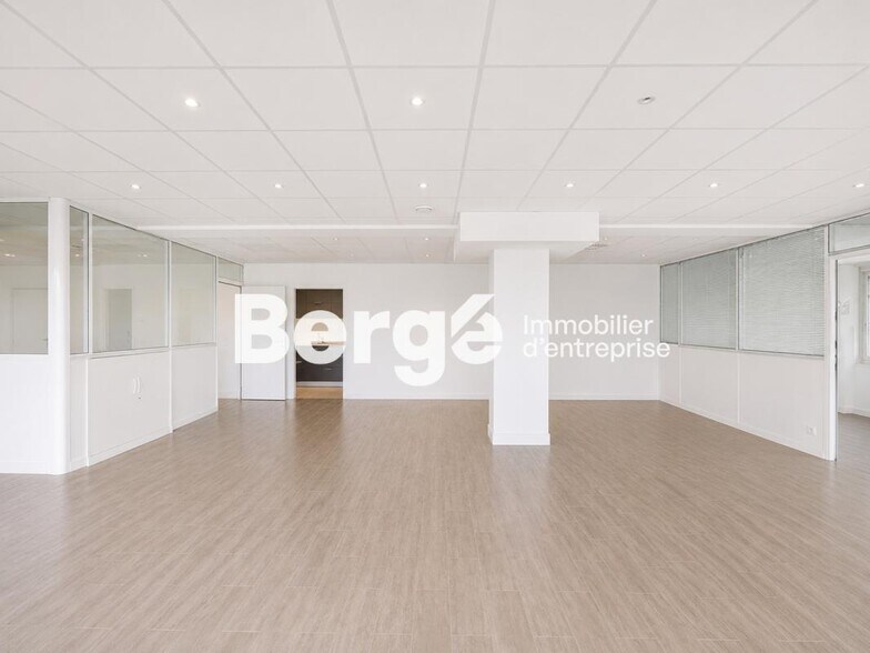 Bureau dans Nice à louer - Photo de l’immeuble – Image 2 sur 17