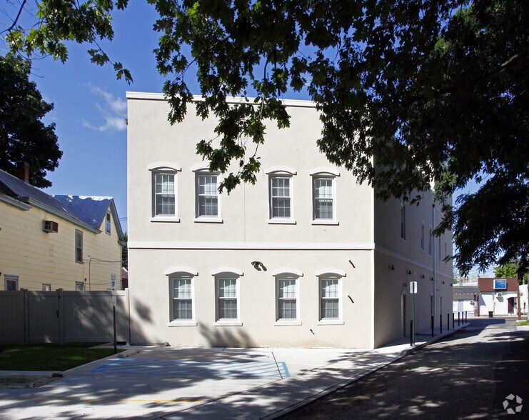 424 Cooper St, Beverly, NJ à louer - Photo de l’immeuble – Image 3 sur 3
