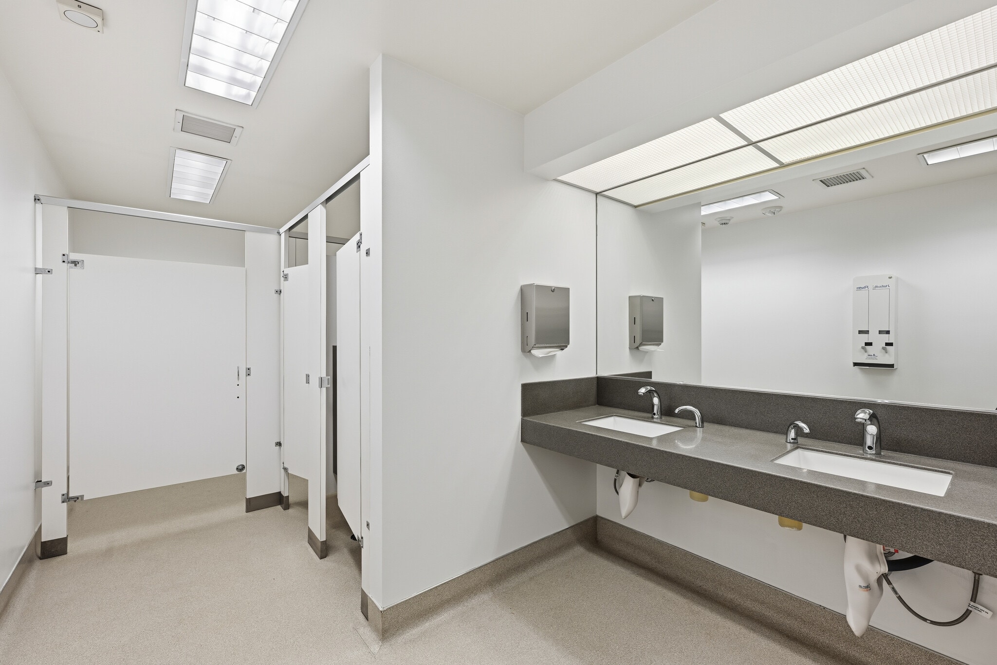 11555 Sorrento Valley Rd, San Diego, CA à louer Photo intérieure– Image 1 sur 9