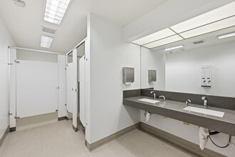 11555 Sorrento Valley Rd, San Diego, CA à louer Photo intérieure– Image 1 sur 9