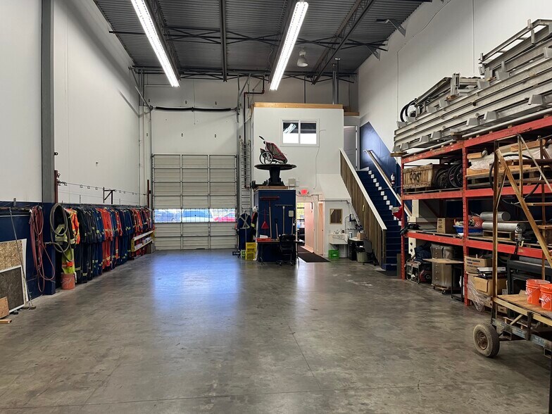 17358 104A Ave, Surrey, BC à vendre - Photo de l’immeuble – Image 3 sur 3