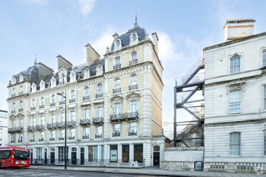 14-15 Lower Grosvenor Pl, Londres à louer - Photo de l’immeuble – Image 2 sur 2