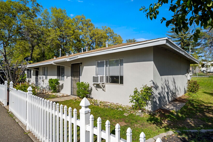 852 Live Oak Way, Auburn, CA à vendre - Photo de l’immeuble – Image 2 sur 12