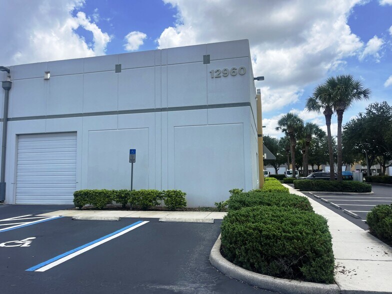 12960 Commerce Lakes Dr, Fort Myers, FL à louer - Photo de l’immeuble – Image 2 sur 7