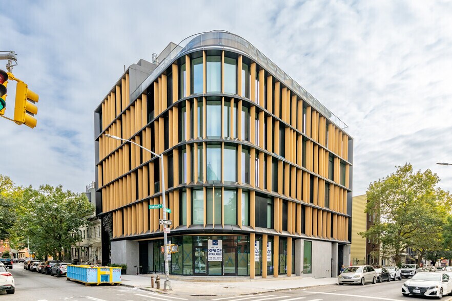 28 Herbert St, Brooklyn, NY à louer - Photo de l’immeuble – Image 1 sur 6