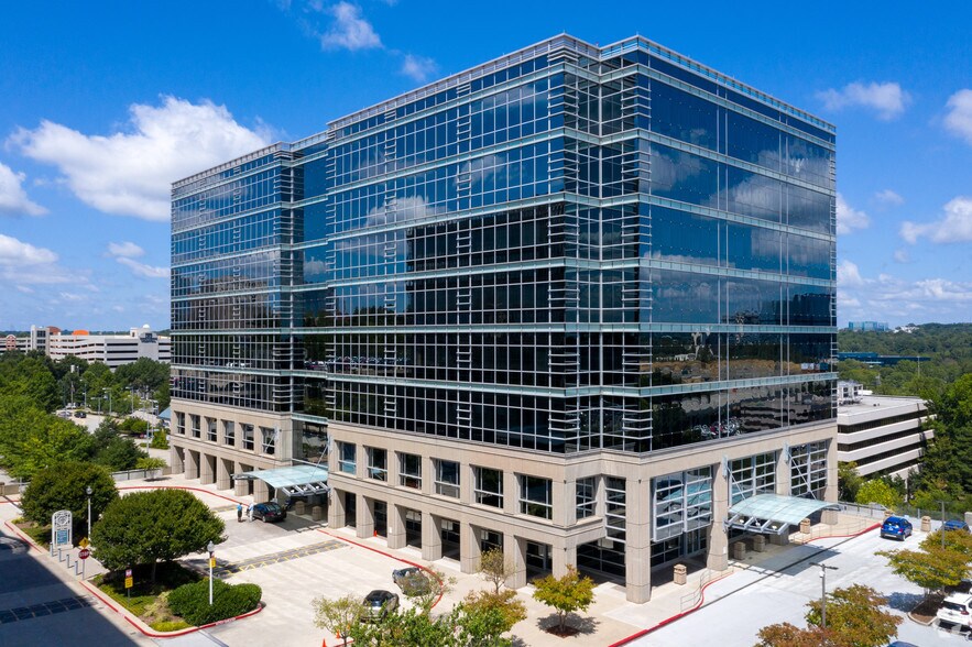 5673 Peachtree Dunwoody Rd NE, Atlanta, GA à louer - Photo de l’immeuble – Image 1 sur 17