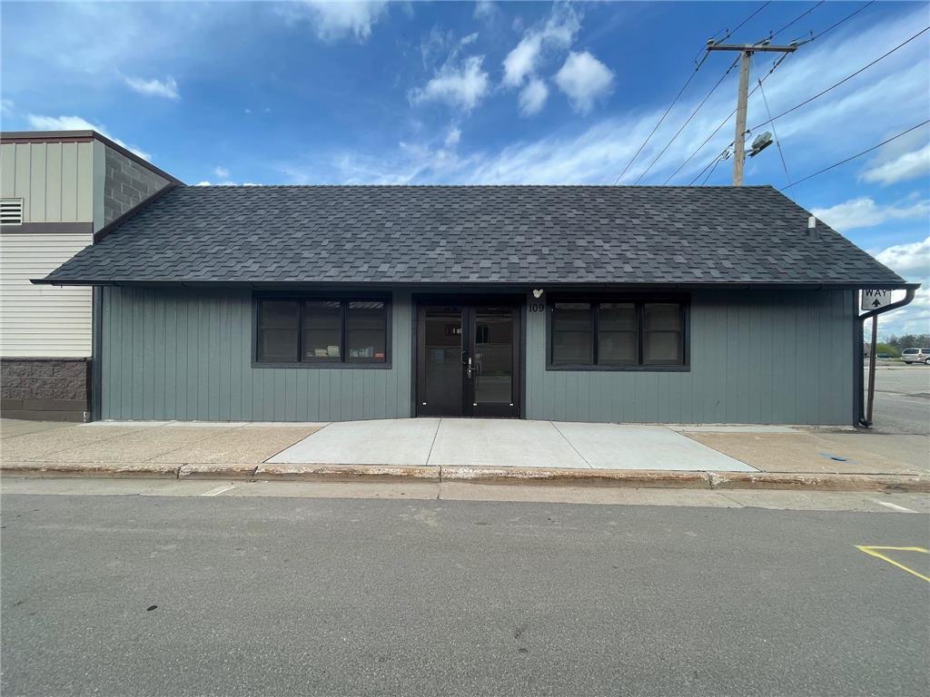 109 Center St E, Amery, WI à vendre Photo de l’immeuble– Image 1 sur 11