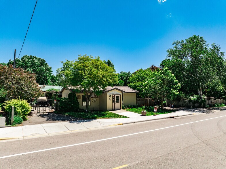 420 Main St, New Munich, MN à vendre - Photo de l’immeuble – Image 2 sur 42