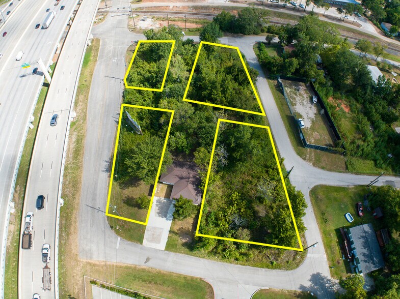 1 Elm Street, Conroe, TX à vendre - Photo de l’immeuble – Image 2 sur 35