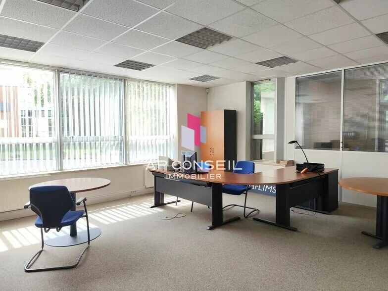 Bureau dans Guyancourt à louer - Photo de l’immeuble – Image 3 sur 6
