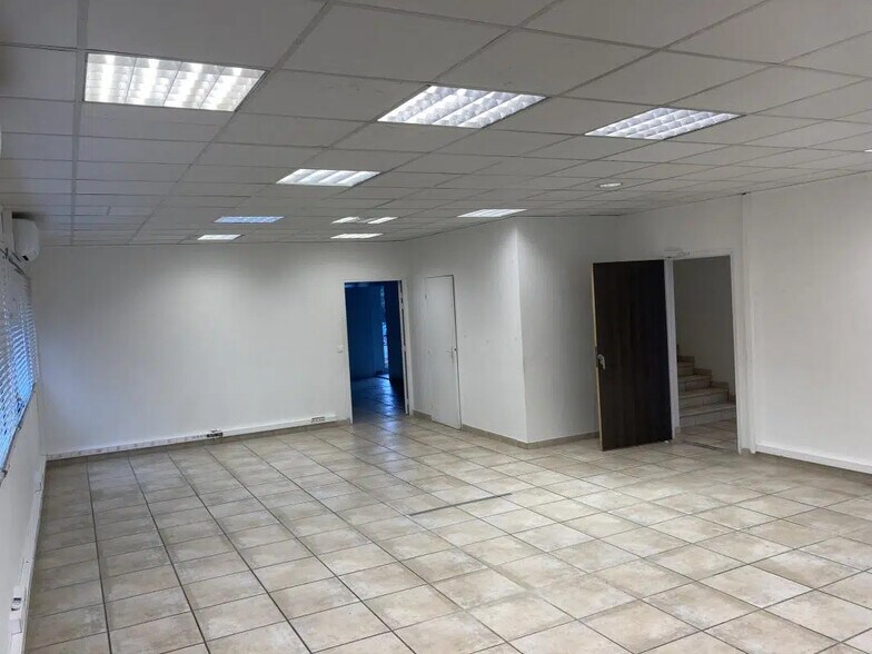 Bureau dans La Seyne-sur-Mer à louer - Photo de l’immeuble – Image 3 sur 5