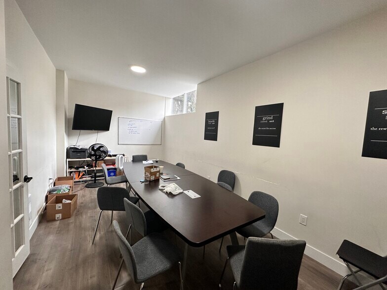 518 Agnes St, New Westminster, BC à louer - Photo intérieure – Image 2 sur 7