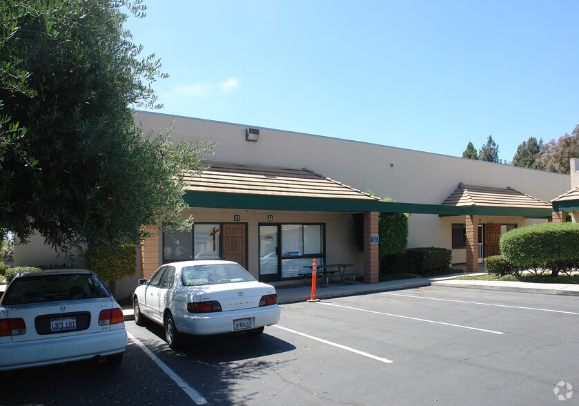 2085 Sperry Ave, Ventura, CA à louer - Photo de l’immeuble – Image 2 sur 5