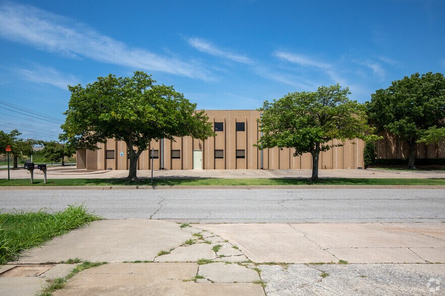 4601 SW 36th St, Oklahoma City, OK à louer - Photo de l’immeuble – Image 3 sur 9