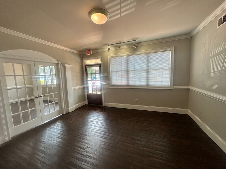 327 Dahlonega St, Cumming, GA à louer - Photo intérieure – Image 3 sur 28