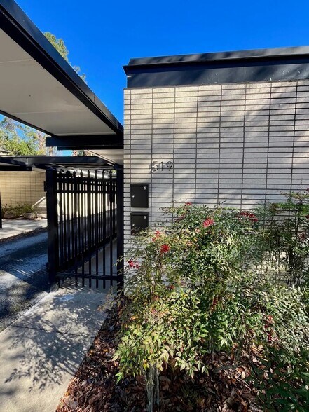 519 NE 1st St, Gainesville, FL à vendre - Photo principale – Image 1 sur 35