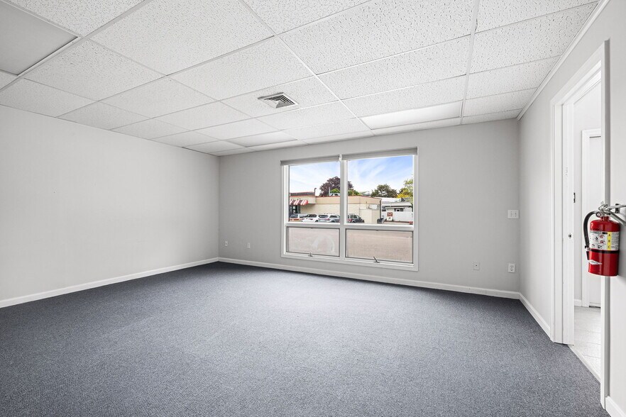 101 Franklin St, Westerly, RI à louer - Photo de l’immeuble – Image 3 sur 12