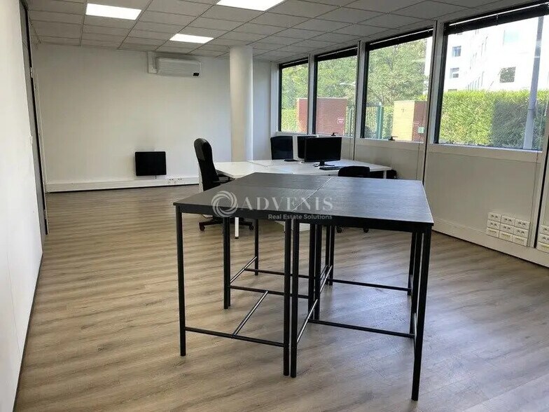 Bureau dans Guyancourt à louer - Photo de l’immeuble – Image 3 sur 8