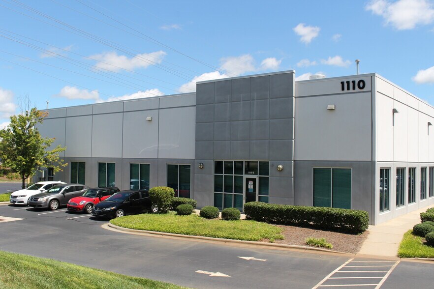 1110 Center Park Dr, Charlotte, NC à louer - Photo principale – Image 1 sur 5