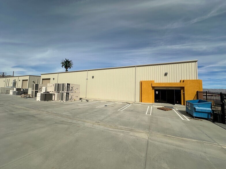 3591 W Del Sol Rd, Palm Springs, CA à vendre - Photo de l’immeuble – Image 2 sur 6