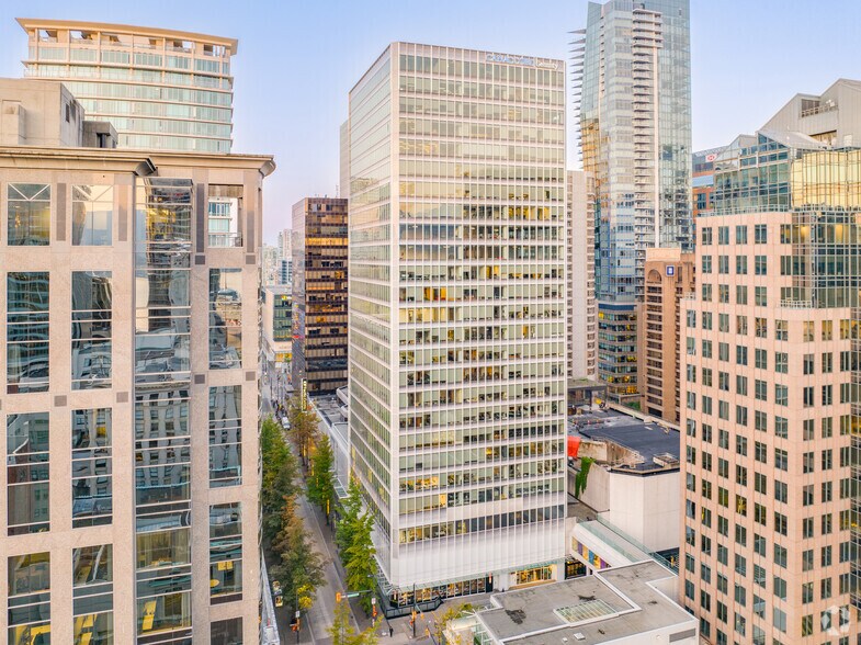 609 Granville St, Vancouver, BC à louer - Photo de l’immeuble – Image 2 sur 13