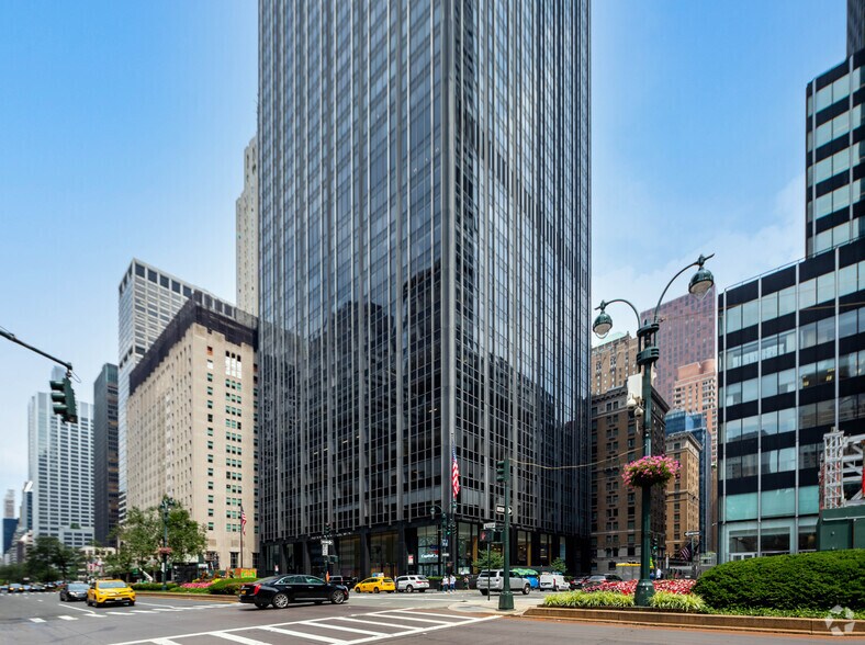 299 Park Ave, New York, NY à louer - Photo de l’immeuble – Image 2 sur 12