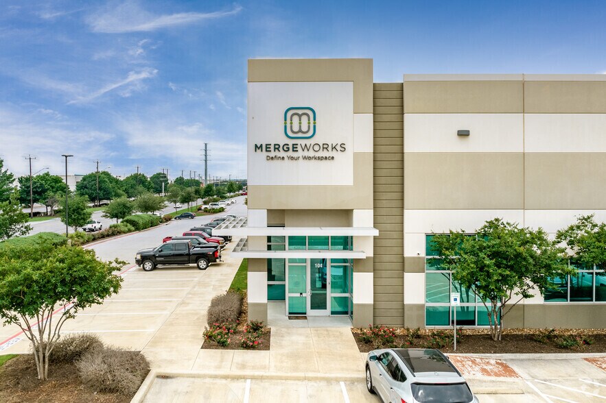 4985 Eisenhauer Rd, San Antonio, TX à louer - Photo de l’immeuble – Image 2 sur 9
