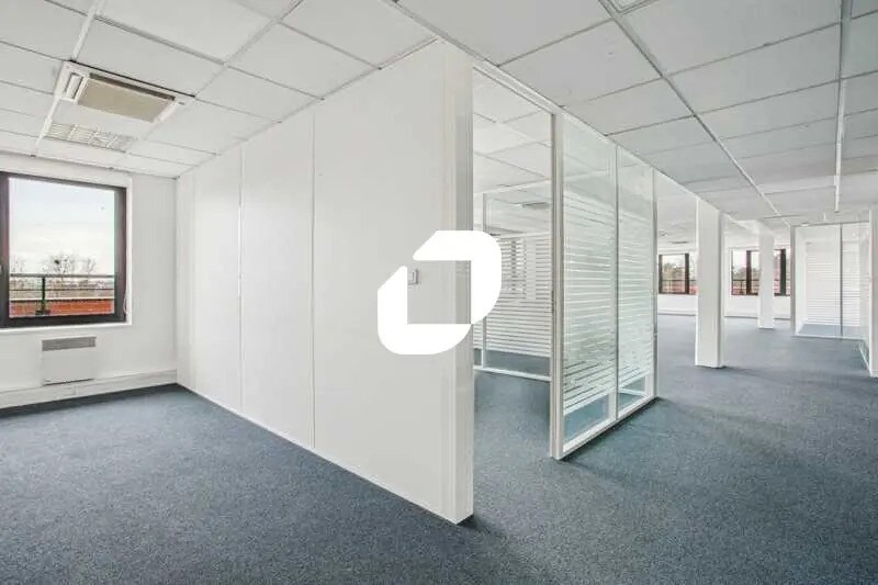 Bureau dans Évry-Courcouronnes à vendre - Photo de l’immeuble – Image 2 sur 14