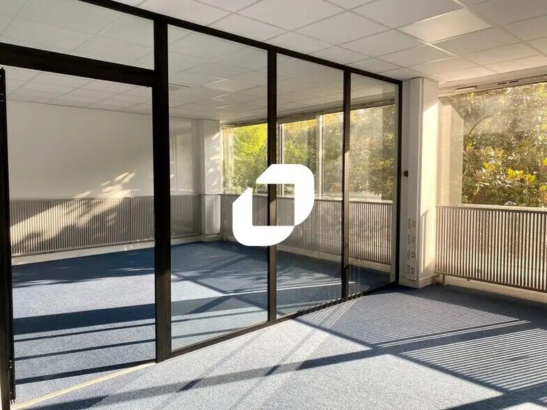 Bureau dans Suresnes à vendre - Photo de l’immeuble – Image 1 sur 9