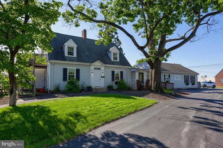 101 S 7th St, Akron, PA à vendre - Photo de l’immeuble – Image 1 sur 49