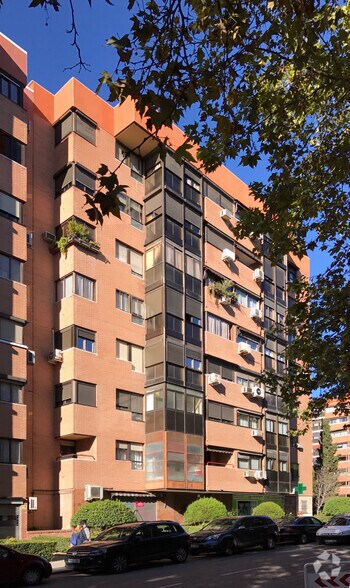 Calle De Puerto Serrano, 3, Madrid, Madrid à louer - Photo de l’immeuble – Image 2 sur 2