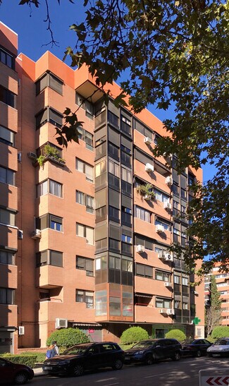 Plus de détails pour Calle De Puerto Serrano, 3, Madrid - Logement à vendre