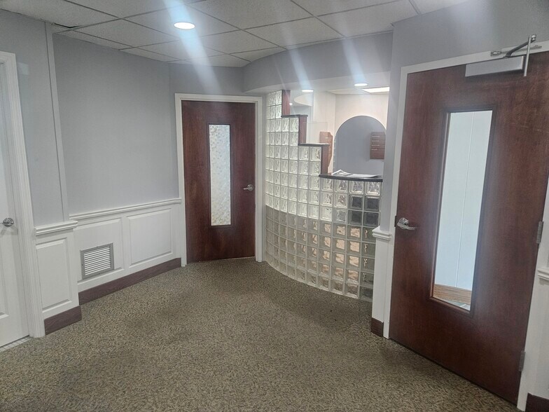 8 Quakerbridge Plz, Hamilton, NJ à vendre - Photo de l’immeuble – Image 2 sur 13