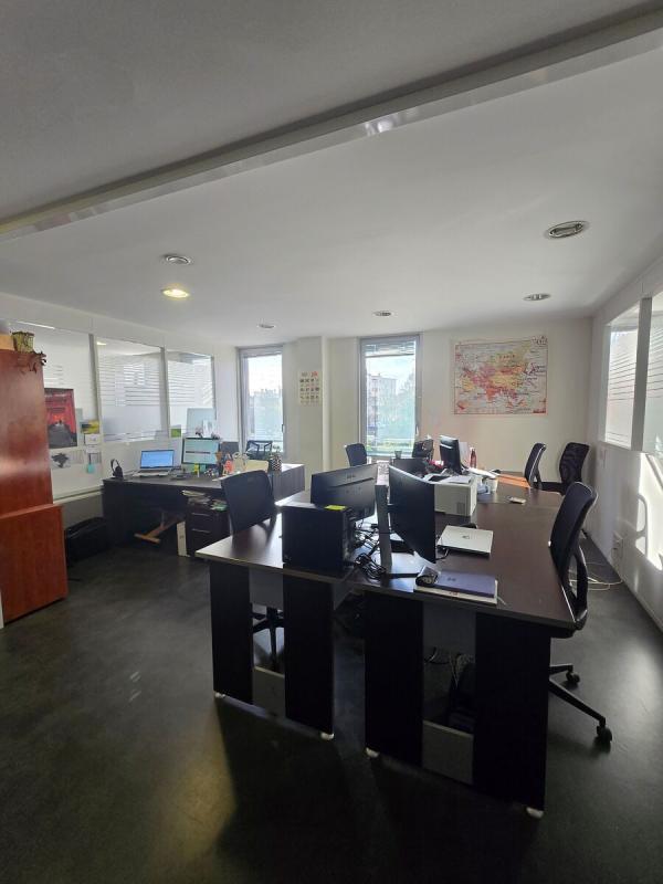 Plus de détails pour Bureau à vendre