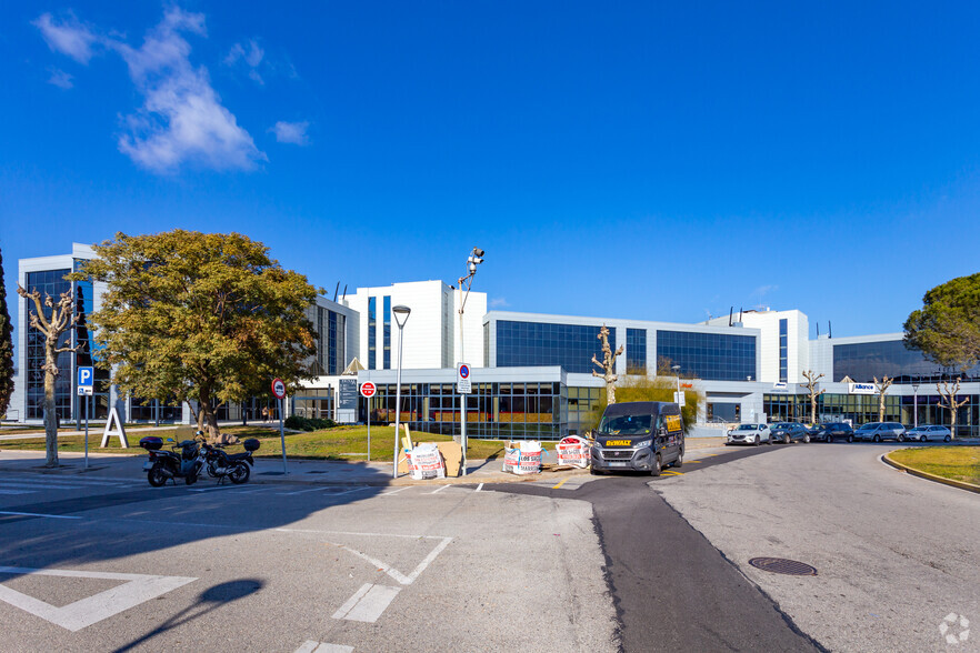 Plaça de la Volateria, 1, El Prat de Llobregat, Barcelona à louer - Photo de l’immeuble – Image 2 sur 5